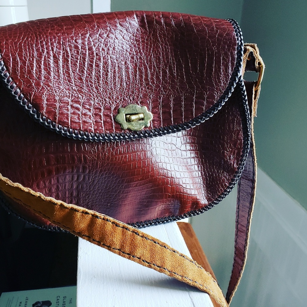 Vintage faux croc hand tooled crossbody purse